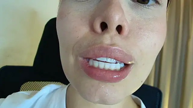 Snapshot of lisbet21x chatting on 05-27-26, 02:19 lisbet21x online show from 05-27-26, 02:19