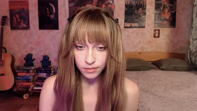 Snapshot of Friendly_Ellie chatting on 06-25-26, 12:32 Friendly Ellie online show from 06-25-26, 12:32