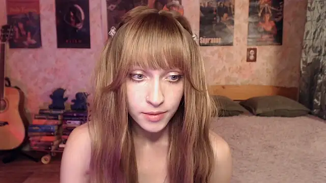 Snapshot of Friendly_Ellie chatting on 07-10-26, 02:52 Friendly Ellie online show from 07-10-26, 02:52