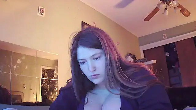 Snapshot of Angelk43 chatting on 05-03-26, 05:13 Angelk43 online show from 05-03-26, 05:13