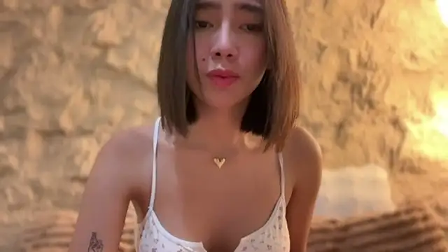 GenesisCastillano online show from 04-10-26, 10:53