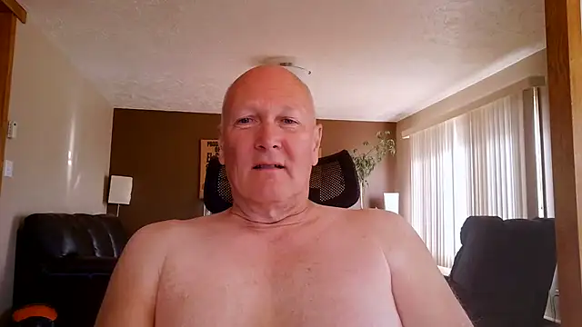 Snapshot of BasicAnt chatting on 06-14-26, 02:08 BasicAnt online show from 06-14-26, 02:08