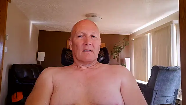 Snapshot of BasicAnt chatting on 06-23-26, 02:48 BasicAnt online show from 06-23-26, 02:48