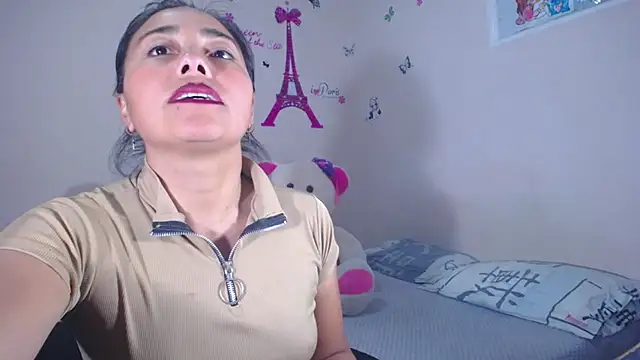 Snapshot of hanna_girl21 chatting on 06-11-26, 01:16 hanna girl21 online show from 06-11-26, 01:16