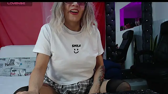 Snapshot of kimberlybirdx chatting on 11-11-25, 05:35 kimberlybirdx online show from 11-11-25, 05:35