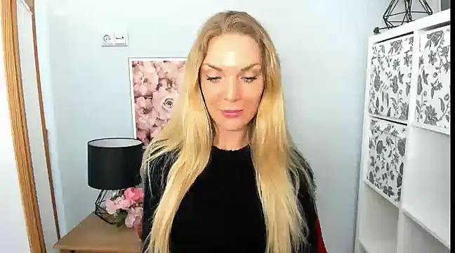 AulloraHoney online show from 02-28-25, 07:46