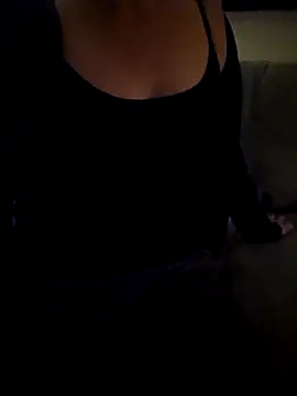 Snapshot of Sim_june chatting on 10-18-25, 12:57 Sim june online show from 10-18-25, 12:57