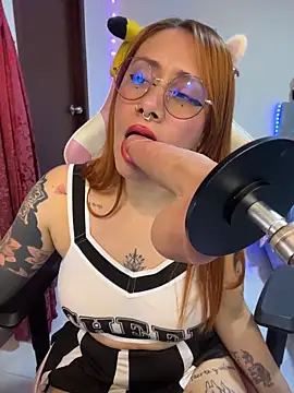 Snapshot of Luna_Paris_ chatting on 06-17-26, 03:24 Luna Paris online show from 06-17-26, 03:24