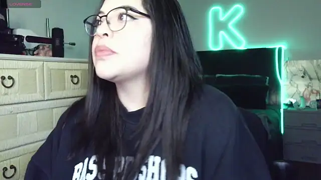 Snapshot of drizzypeach602 chatting on 03-18-26, 02:37 drizzypeach602 online show from 03-18-26, 02:37