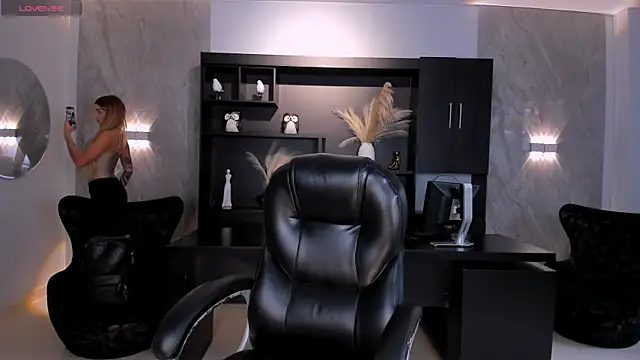 Snapshot of LexieWayne chatting on 07-20-26, 06:54 LexieWayne online show from 07-20-26, 06:54