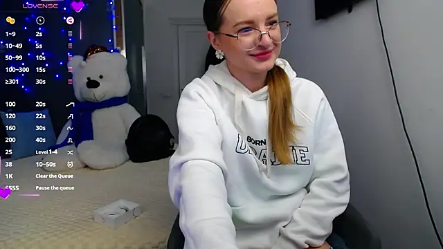 Snapshot of KateJonson chatting on 01-21-25, 08:19 KateJonson online show from 01-21-25, 08:19