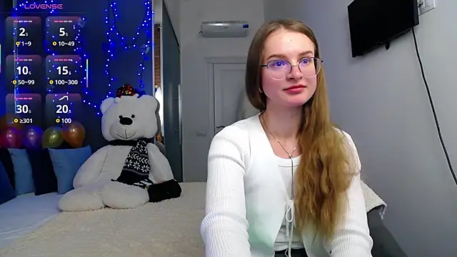 Snapshot of KateJonson chatting on 02-13-25, 02:09 KateJonson online show from 02-13-25, 02:09