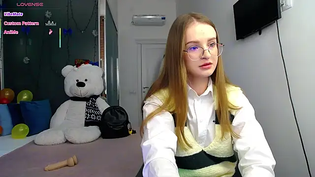 Snapshot of KateJonson chatting on 03-03-25, 12:37 KateJonson online show from 03-03-25, 12:37