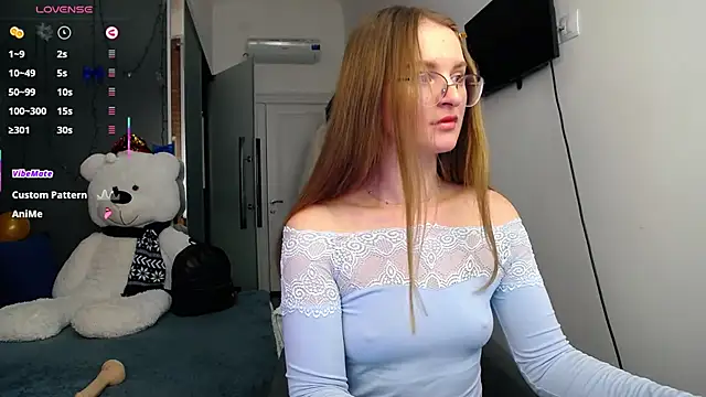 Snapshot of KateJonson chatting on 03-17-25, 04:11 KateJonson online show from 03-17-25, 04:11