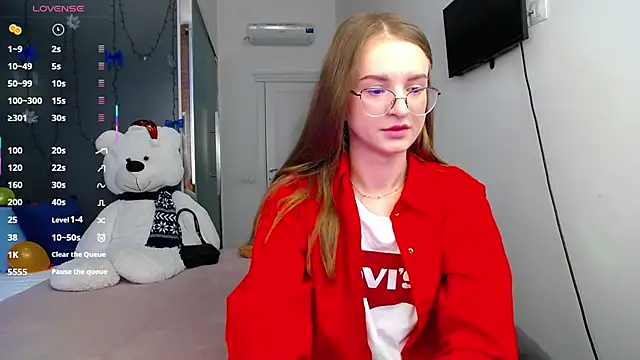 Snapshot of KateJonson chatting on 03-21-25, 08:28 KateJonson online show from 03-21-25, 08:28