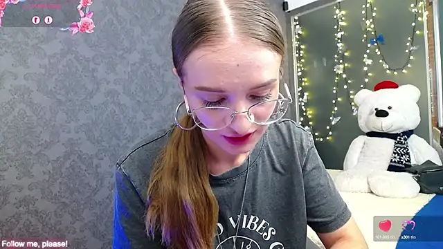 Snapshot of KateJonson chatting on 09-16-25, 06:58 KateJonson online show from 09-16-25, 06:58