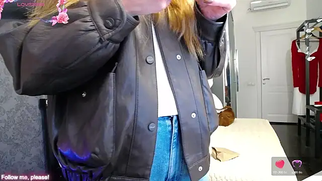 Snapshot of KateJonson chatting on 09-30-25, 07:02 KateJonson online show from 09-30-25, 07:02