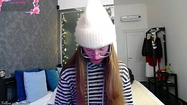 Snapshot of KateJonson chatting on 10-02-25, 06:20 KateJonson online show from 10-02-25, 06:20