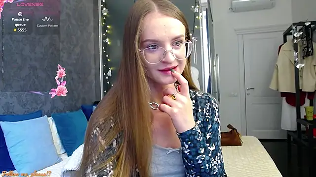 Snapshot of KateJonson chatting on 10-11-25, 12:26 KateJonson online show from 10-11-25, 12:26