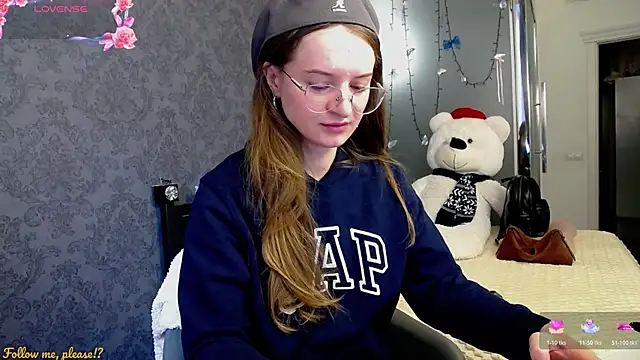 Snapshot of KateJonson chatting on 10-21-25, 06:47 KateJonson online show from 10-21-25, 06:47