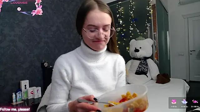 Snapshot of KateJonson chatting on 11-21-25, 07:29 KateJonson online show from 11-21-25, 07:29