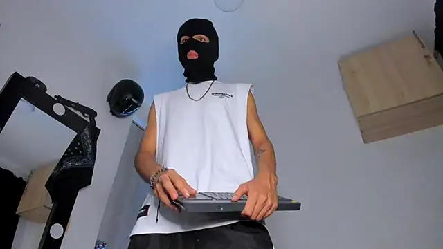 Snapshot of Samuel_Suarez chatting on 12-19-25, 12:17 Samuel Suarez online show from 12-19-25, 12:17