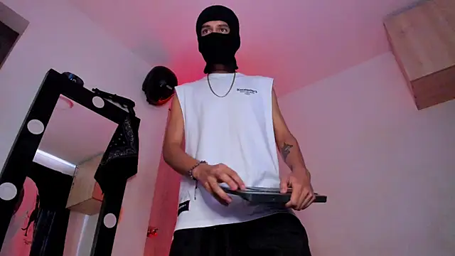 Snapshot of Samuel_Suarez chatting on 12-19-25, 02:57 Samuel Suarez online show from 12-19-25, 02:57