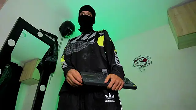 Snapshot of Samuel_Suarez chatting on 01-15-26, 02:16 Samuel Suarez online show from 01-15-26, 02:16