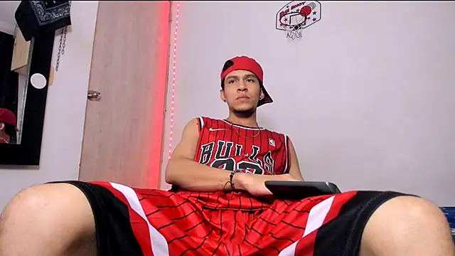 Snapshot of Samuel_Suarez chatting on 02-06-26, 07:23 Samuel Suarez online show from 02-06-26, 07:23