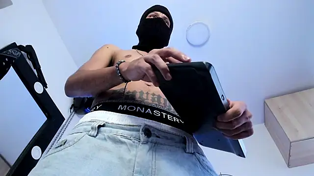 Snapshot of Samuel_Suarez chatting on 03-06-26, 05:31 Samuel Suarez online show from 03-06-26, 05:31