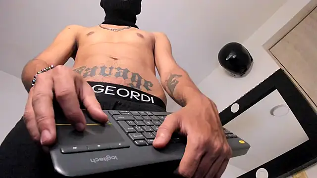 Snapshot of Samuel_Suarez chatting on 03-13-26, 05:36 Samuel Suarez online show from 03-13-26, 05:36