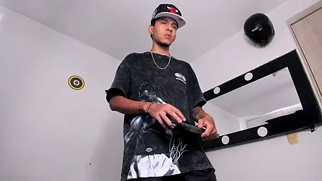 Snapshot of Samuel_Suarez chatting on 03-14-26, 10:04 Samuel Suarez online show from 03-14-26, 10:04