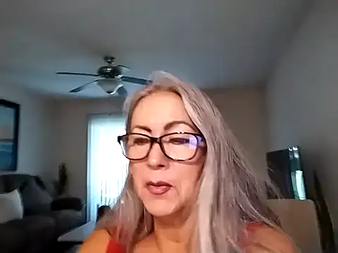 EvaRobinson online show from 06-10-26, 02:49