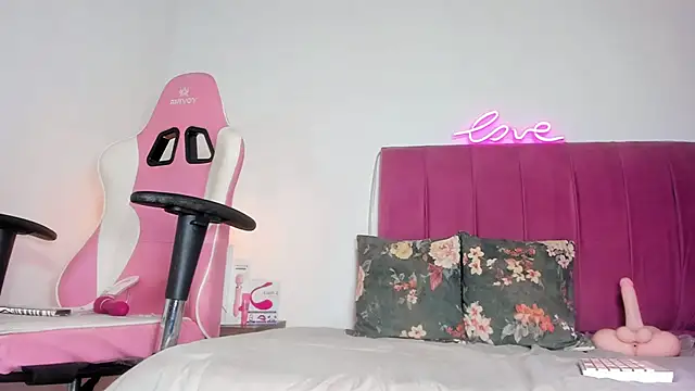 Valentinamolina  online show from 06-26-26, 08:02