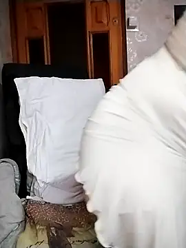 ImyoursLilu32 online show from 12-22-25, 04:15