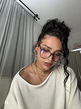 Snapshot of Samantha_Bernardo chatting on 07-17-26, 04:30 Samantha Bernardo online show from 07-17-26, 04:30