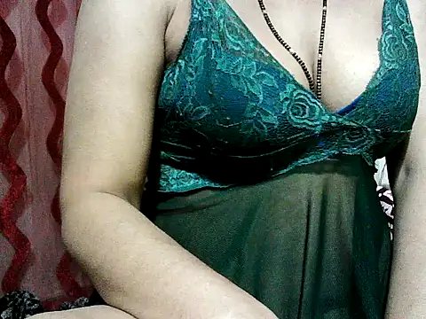 Snapshot of RukminiNew chatting on 12-21-25, 11:17 RukminiNew online show from 12-21-25, 11:17