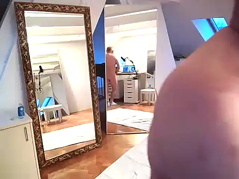 Snapshot of tobi_jerker chatting on 03-23-25, 05:32 tobi jerker online show from 03-23-25, 05:32