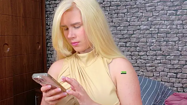 Snapshot of CuteBlondeMe chatting on 07-14-26, 04:02 CuteBlondeMe online show from 07-14-26, 04:02