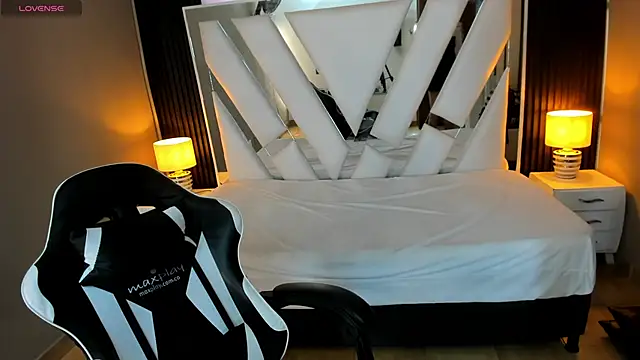 Linda4Petite online show from 11-23-25, 01:00