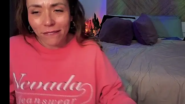 Ellie-L-Elizabeth online show from 05-17-26, 04:54