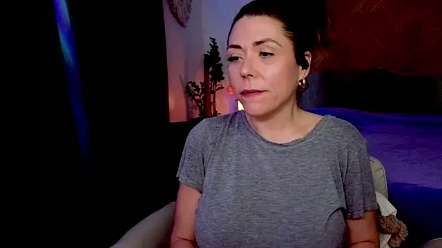 Ellie-L-Elizabeth online show from 05-19-26, 03:02