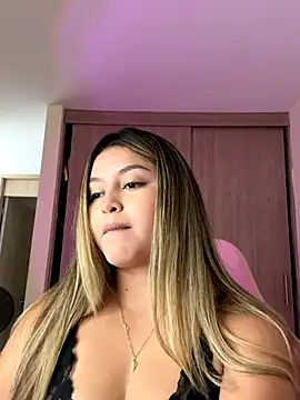 lunablossom  online show from 10-23-25, 06:50