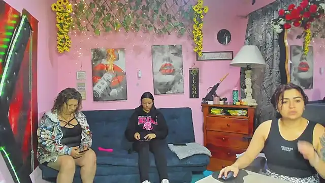 lesbiancuple online show from 04-17-26, 11:57