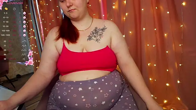 Snapshot of Mia_Bows chatting on 06-25-26, 01:16 Mia Bows online show from 06-25-26, 01:16