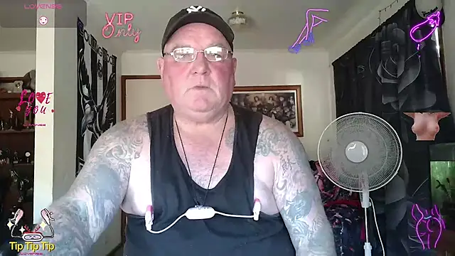 Snapshot of HOTANAL chatting on 04-28-26, 02:10 HOTANAL online show from 04-28-26, 02:10