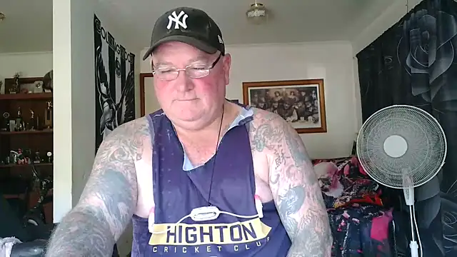 Snapshot of HOTANAL chatting on 05-04-26, 03:24 HOTANAL online show from 05-04-26, 03:24