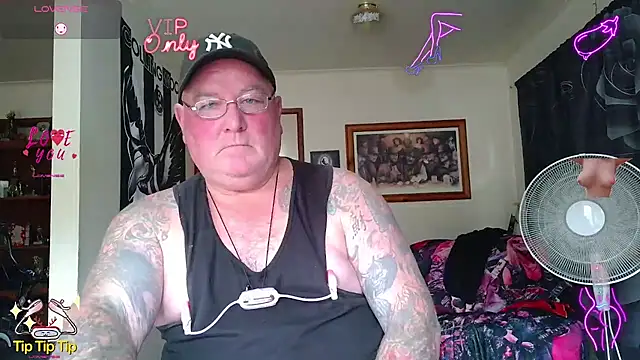 Snapshot of HOTANAL chatting on 05-06-26, 03:02 HOTANAL online show from 05-06-26, 03:02