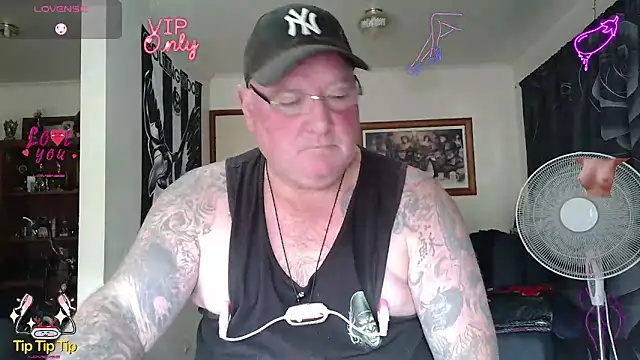 Snapshot of HOTANAL chatting on 05-12-26, 03:25 HOTANAL online show from 05-12-26, 03:25
