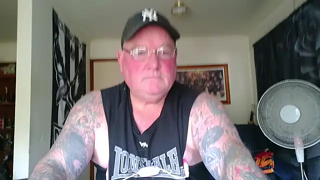 Snapshot of HOTANAL chatting on 05-13-26, 02:20 HOTANAL online show from 05-13-26, 02:20
